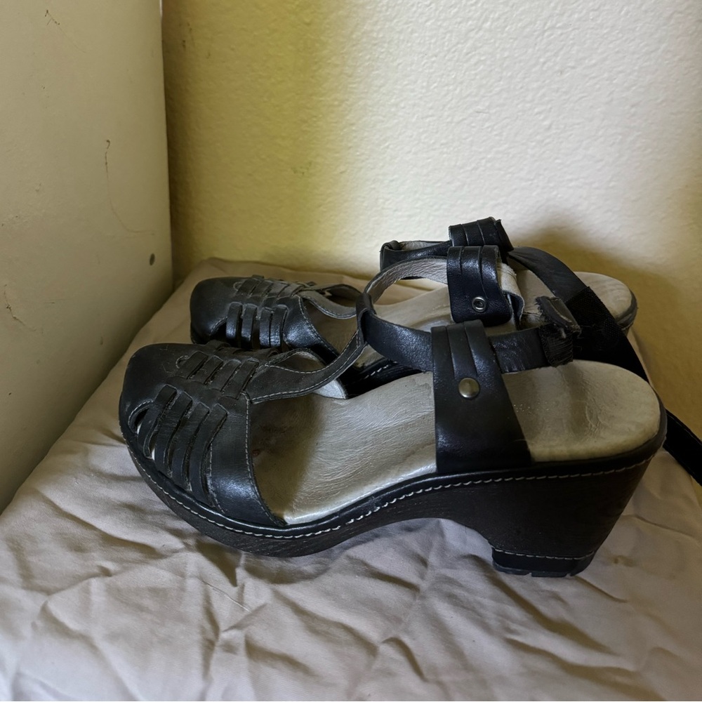 Black leather women’s heeled sandals